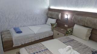 Отель Hotel Ergo Батуми Улучшенный люкс с кроватью размера «king-size»-5