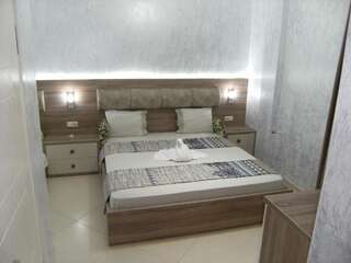 Отель Hotel Ergo Батуми Улучшенный люкс с кроватью размера «king-size»-7
