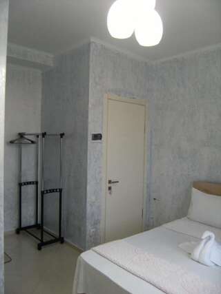 Отель Hotel Ergo Батуми Улучшенный трехместный номер-2