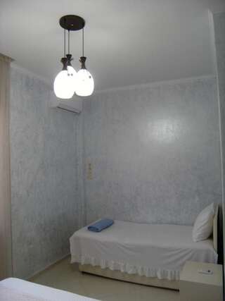 Отель Hotel Ergo Батуми Улучшенный трехместный номер-3