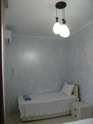 Отель Hotel Ergo Батуми Улучшенный трехместный номер-6
